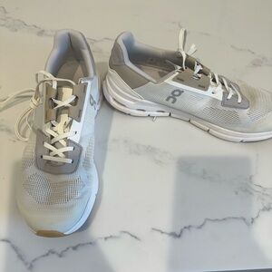 On Running Cloudrift White Sneakers